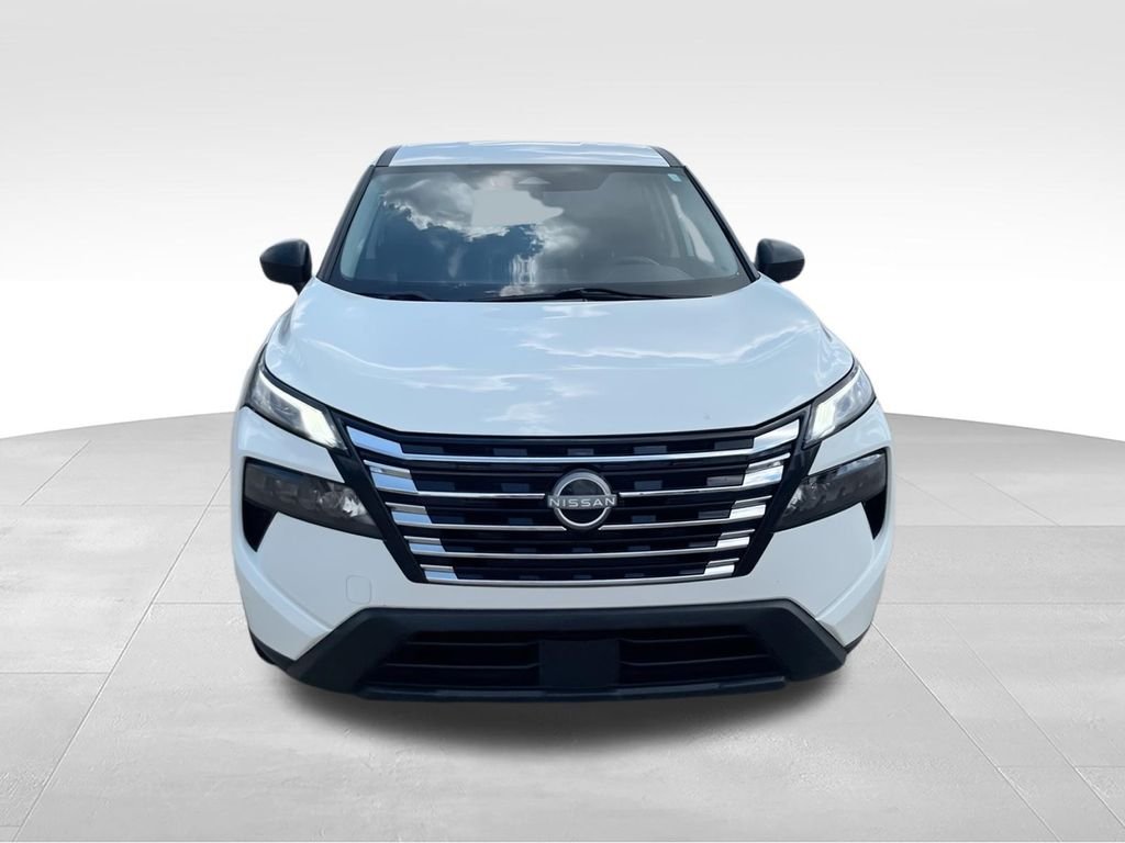 Used 2024 White Nissan S image 3