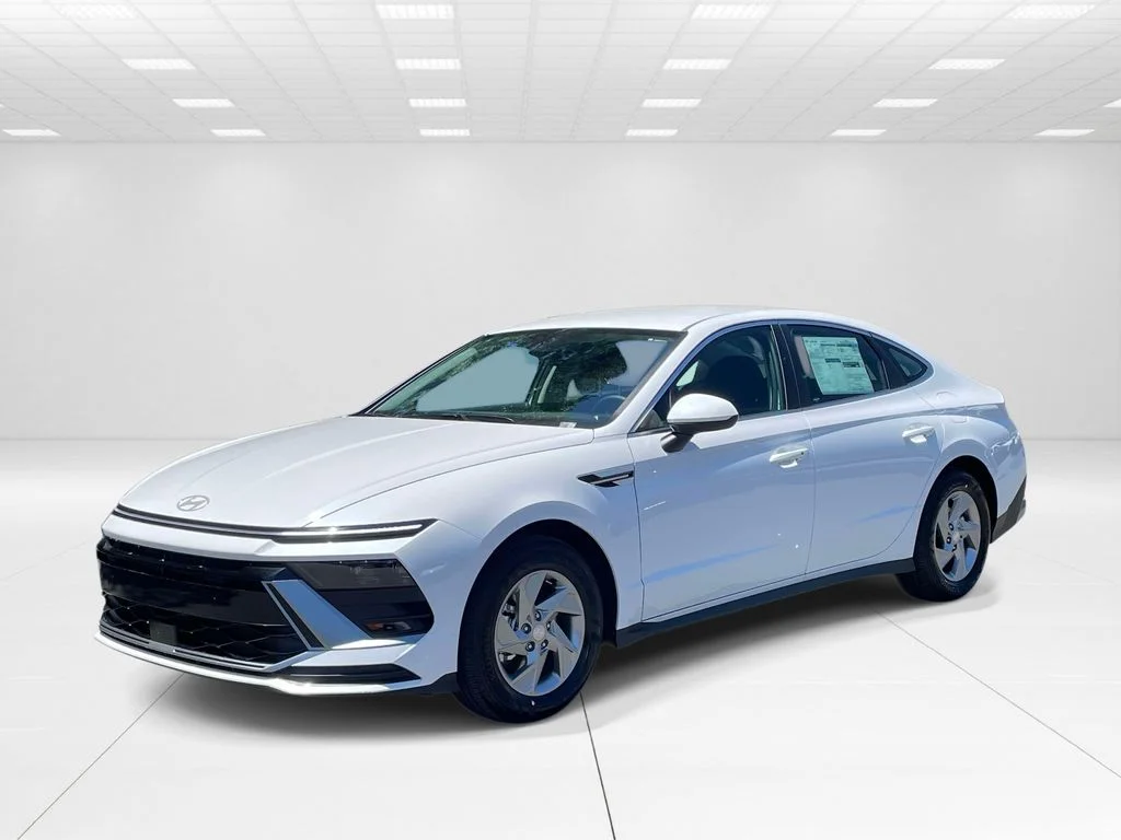 New 2026 White Hyundai SE image 3