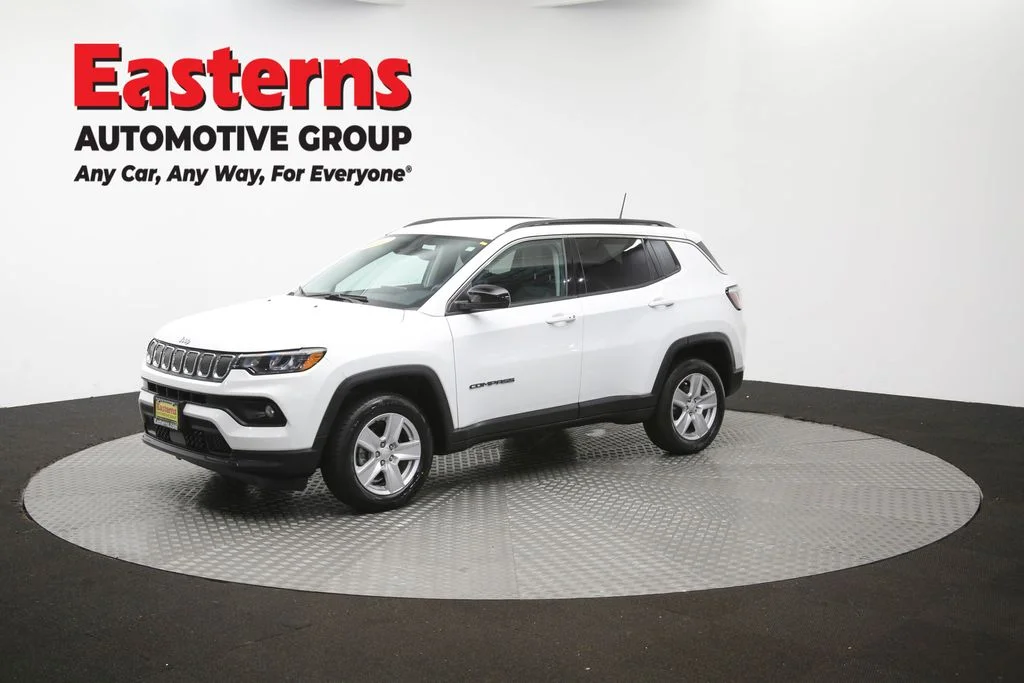 Used 2022 White Jeep Latitude image 56