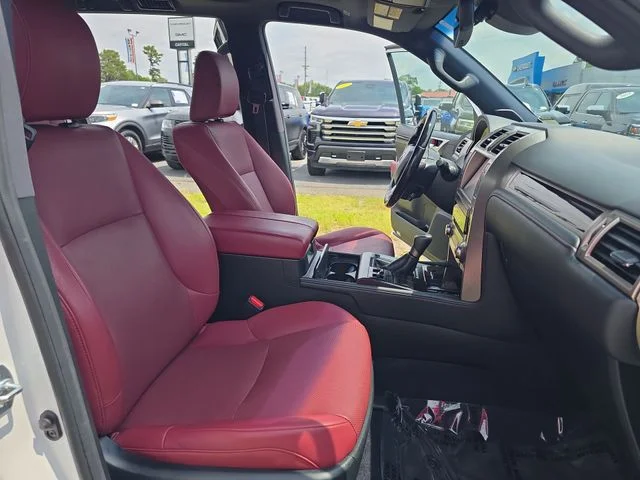 Used 2021  Lexus 460 image 11