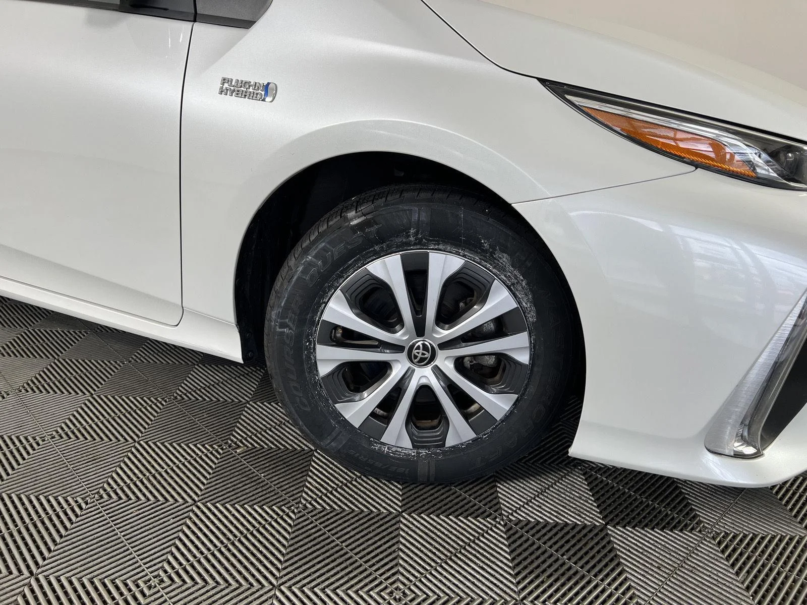 Used 2022 Wind Chill Pearl Toyota XLE image 9