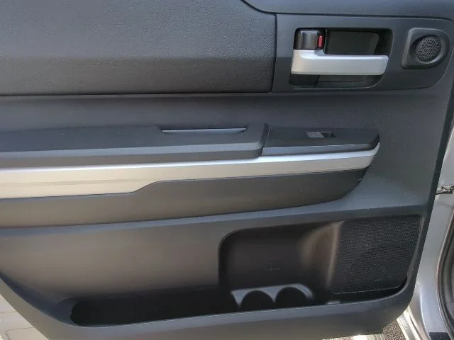Used 2016 Silver Toyota SR5 image 25