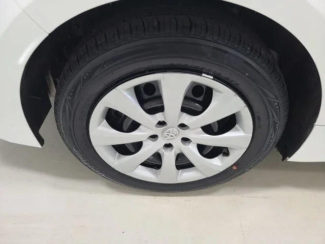 Used 2022 White Toyota LE image 31