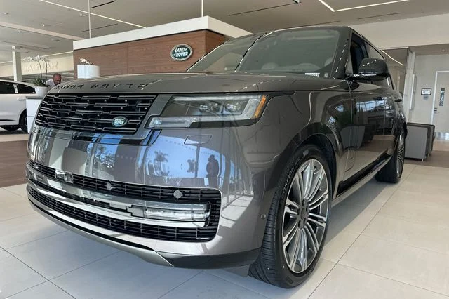 2026 Land Rover Range Rover 4.4 SE LWB 7's photo