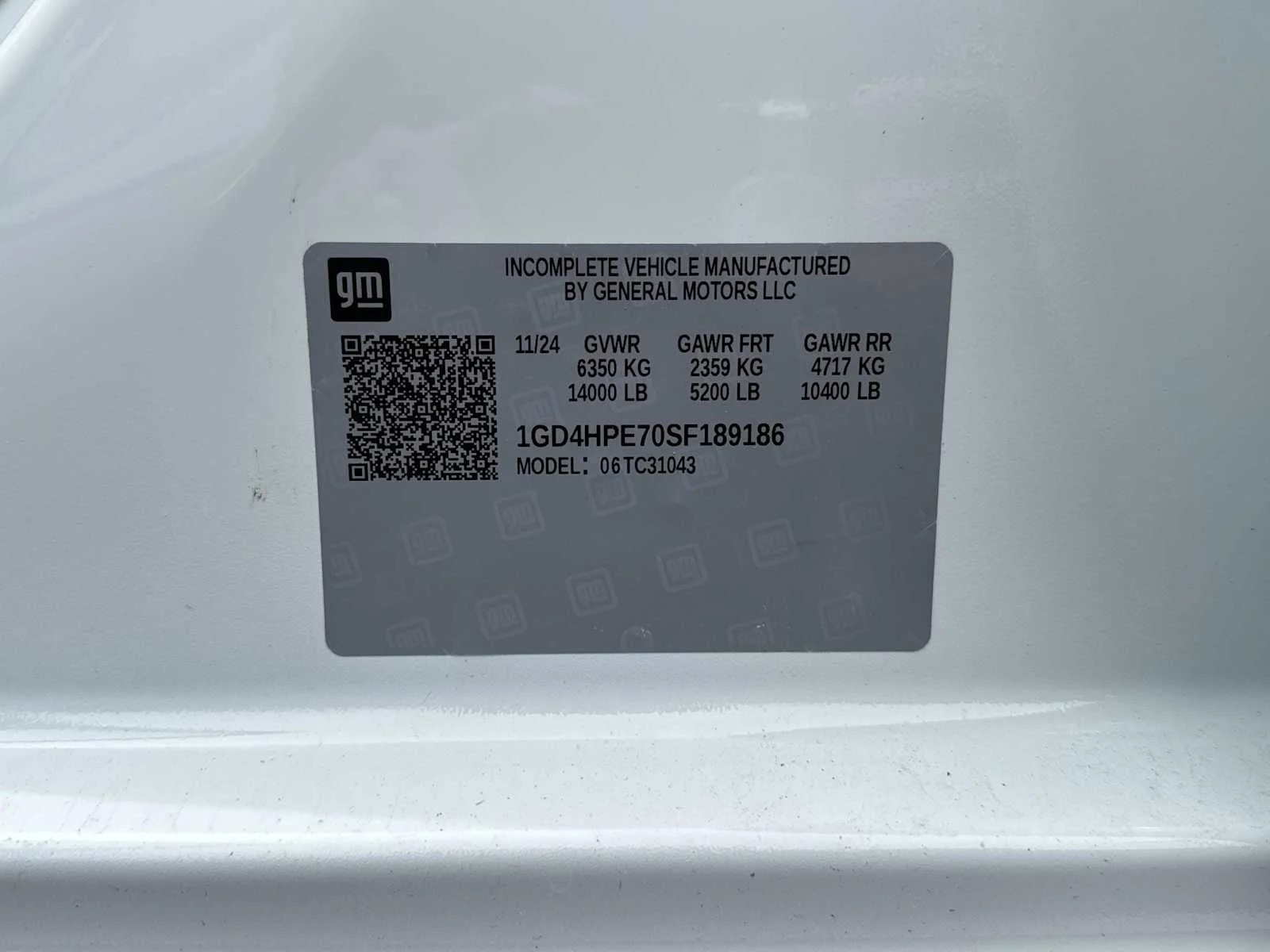 New 2025 Summit White GMC Pro image 29