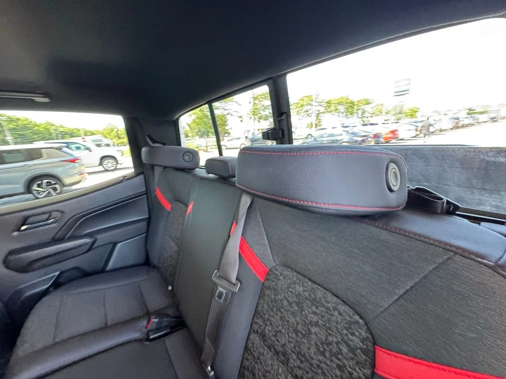 Used 2023 Summit White Chevrolet Z71 image 21