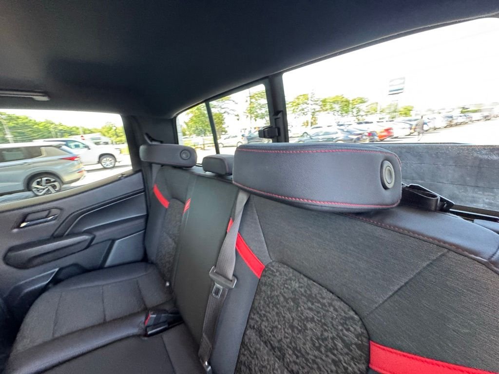 Used 2023 White Chevrolet Z71 image 21
