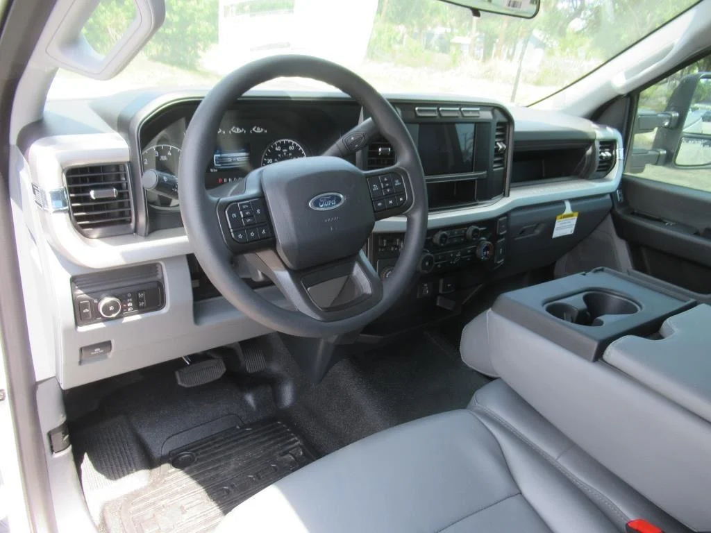 New 2024 Oxford White Ford F-250® XL image 14