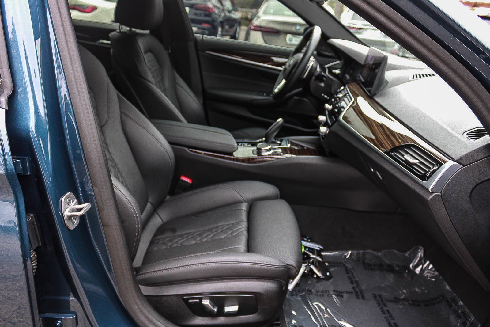 Used 2023 Arctic Race Blue metallic BMW 540i image 17