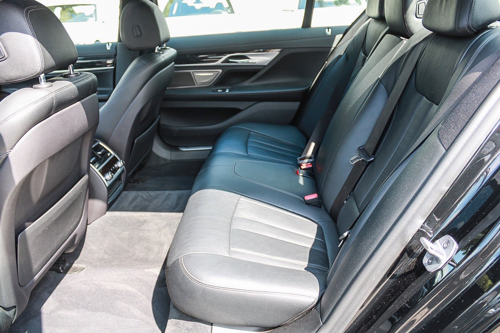 Used 2019 Black Sapphire Metallic BMW 740i image 18