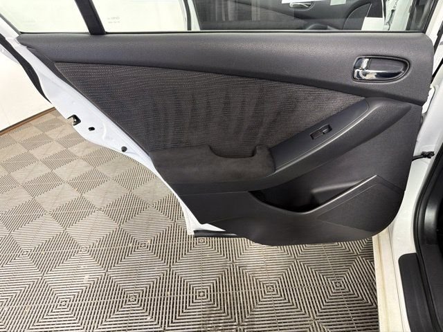 Used 2011 White Nissan 2.5 S image 22