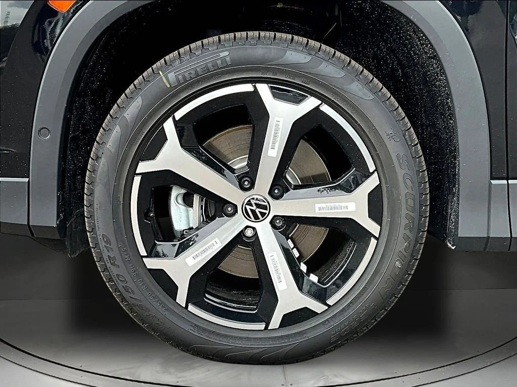 New 2026 Black Volkswagen 2.0T SE image 13