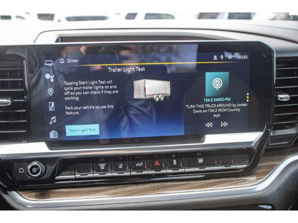 Used 2025 SUMMIT WHITE Chevrolet LT image 40