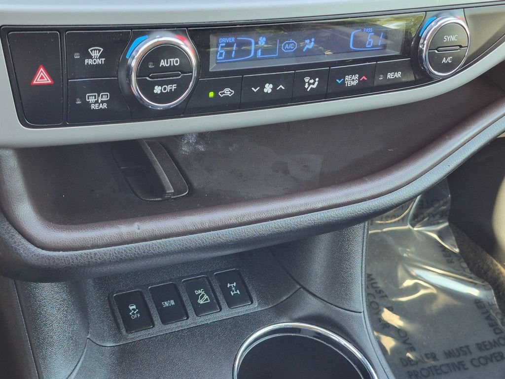 Used 2016 White Toyota XLE V6 image 24