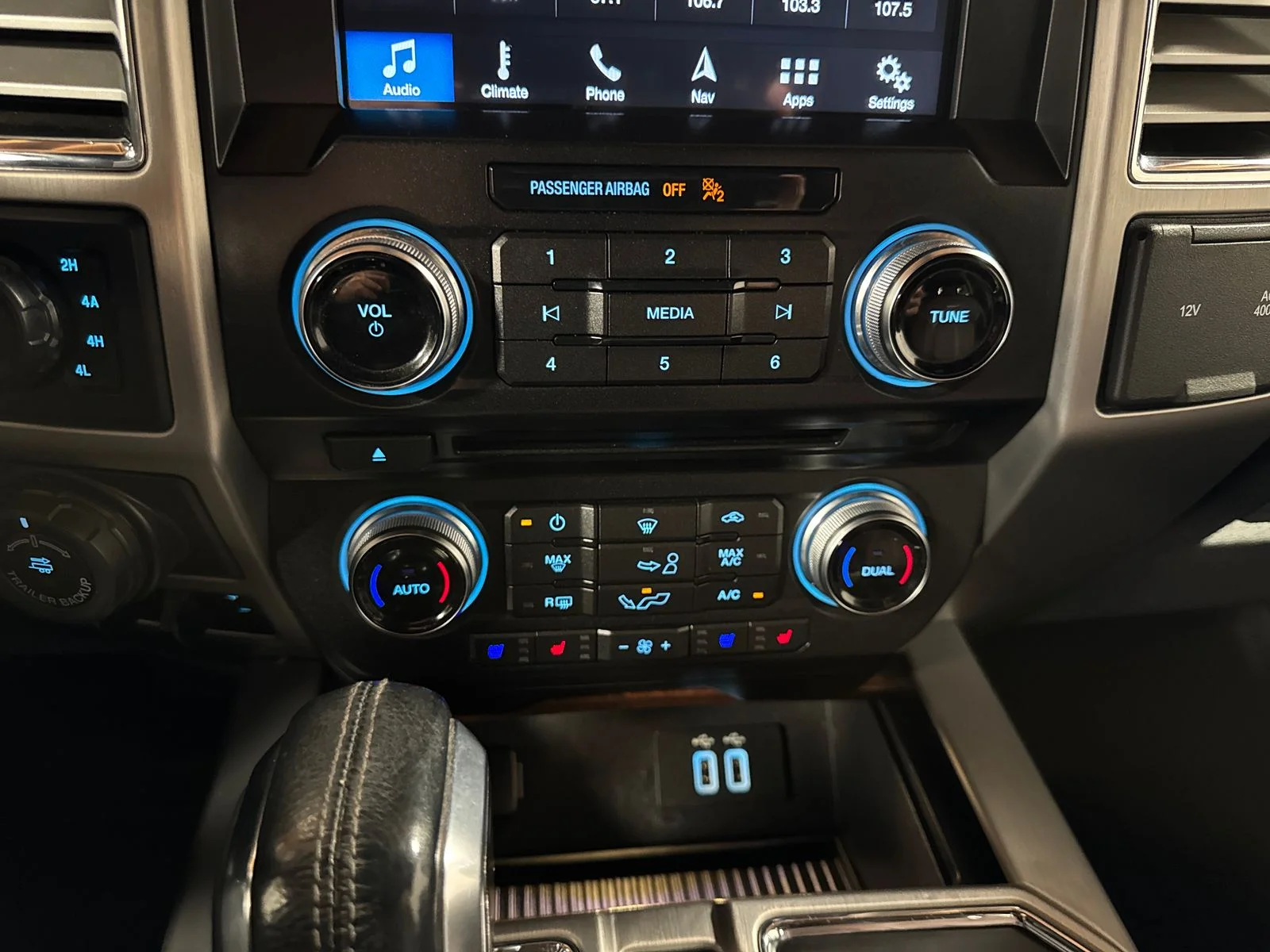 2016 Ford F-150 Platinum - Photo 25