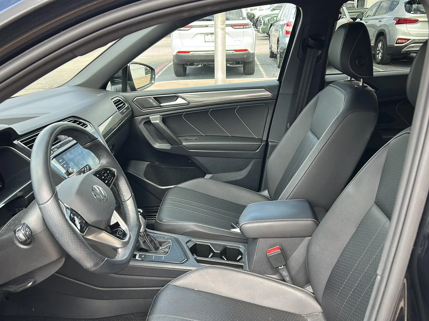 Used 2022  Volkswagen SE R-Line Black image 9