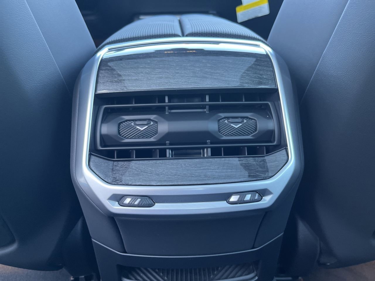 2025 BMW i7 50 - Photo 31