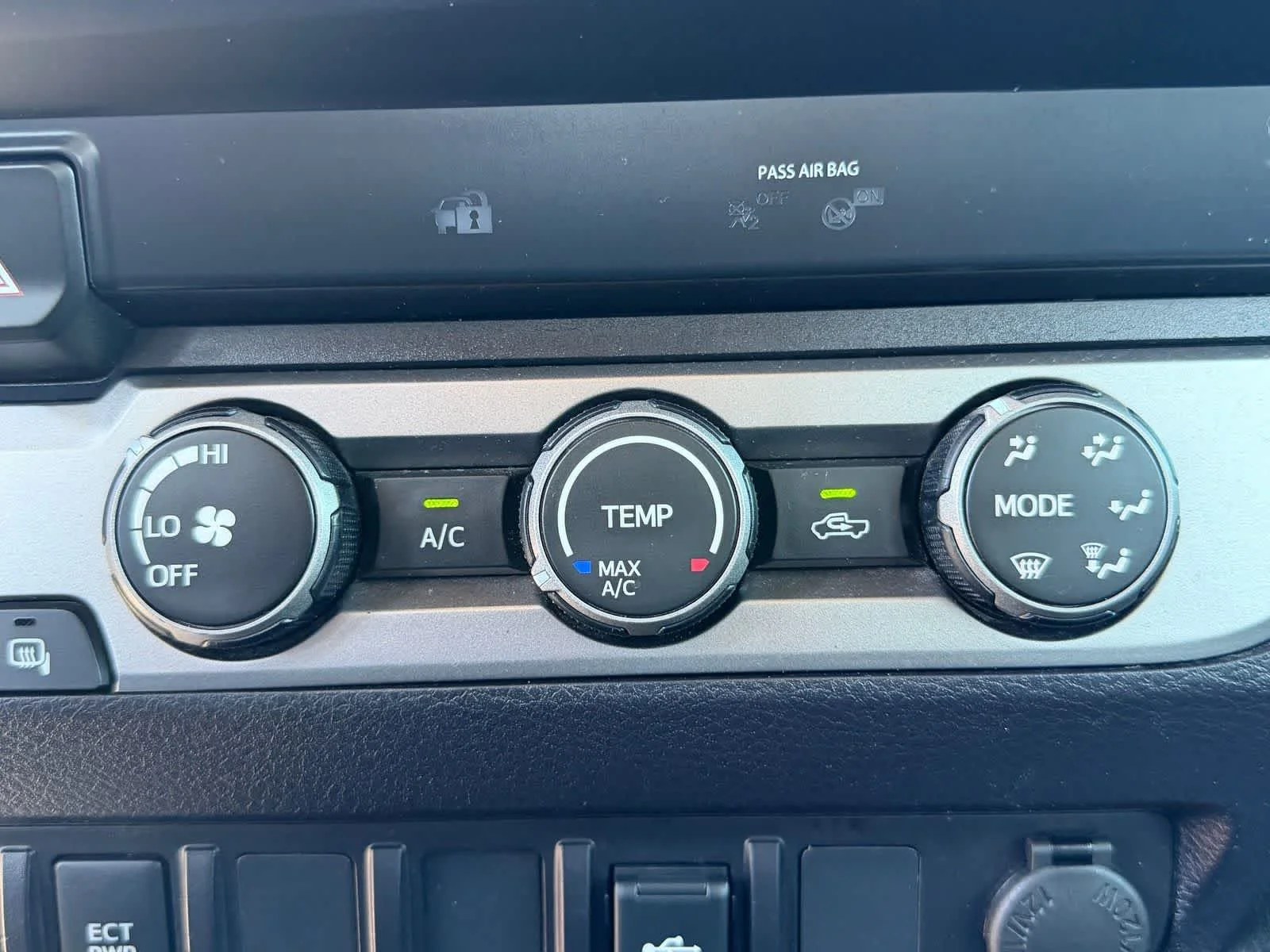 Used 2022 White Toyota SR image 25