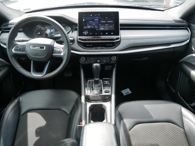 Used 2024 White Jeep Latitude image 6