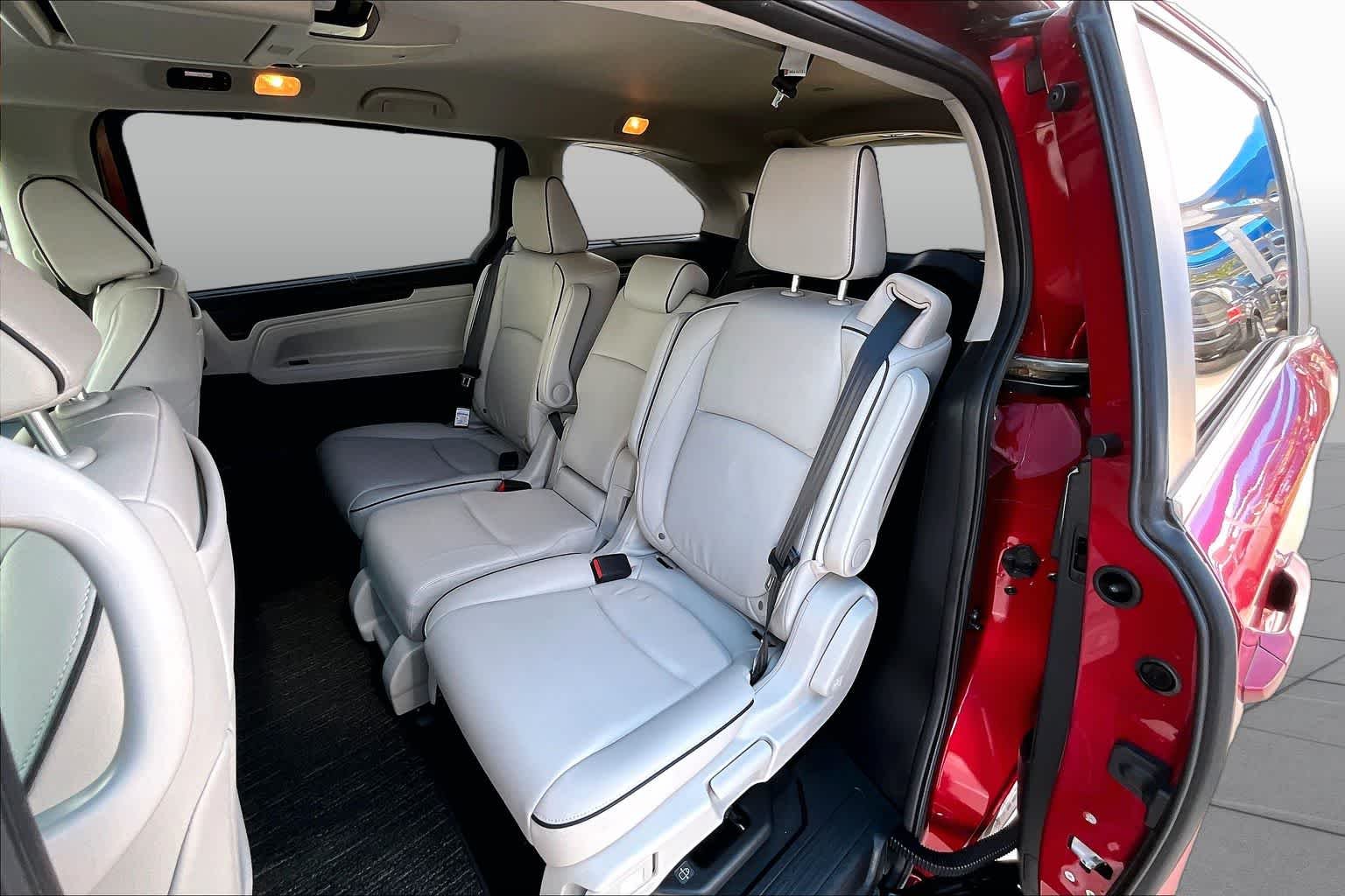 Used 2026 Radiant Red Metallic II Honda Touring image 21