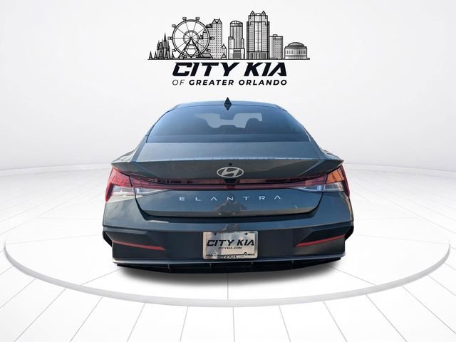 Used 2025 Gray Hyundai SEL Convenience image 5