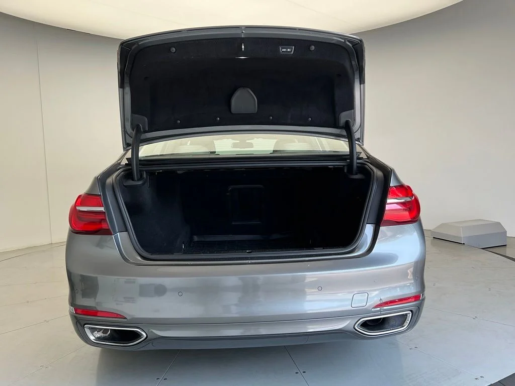Used 2019 Gray BMW 740i image 5