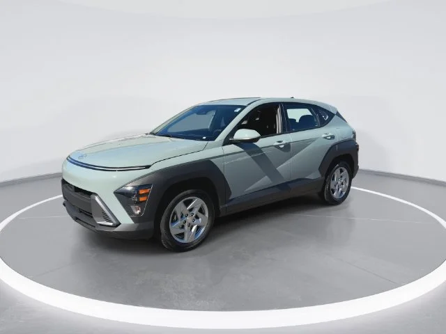 Used 2027 Green Hyundai SE image 4