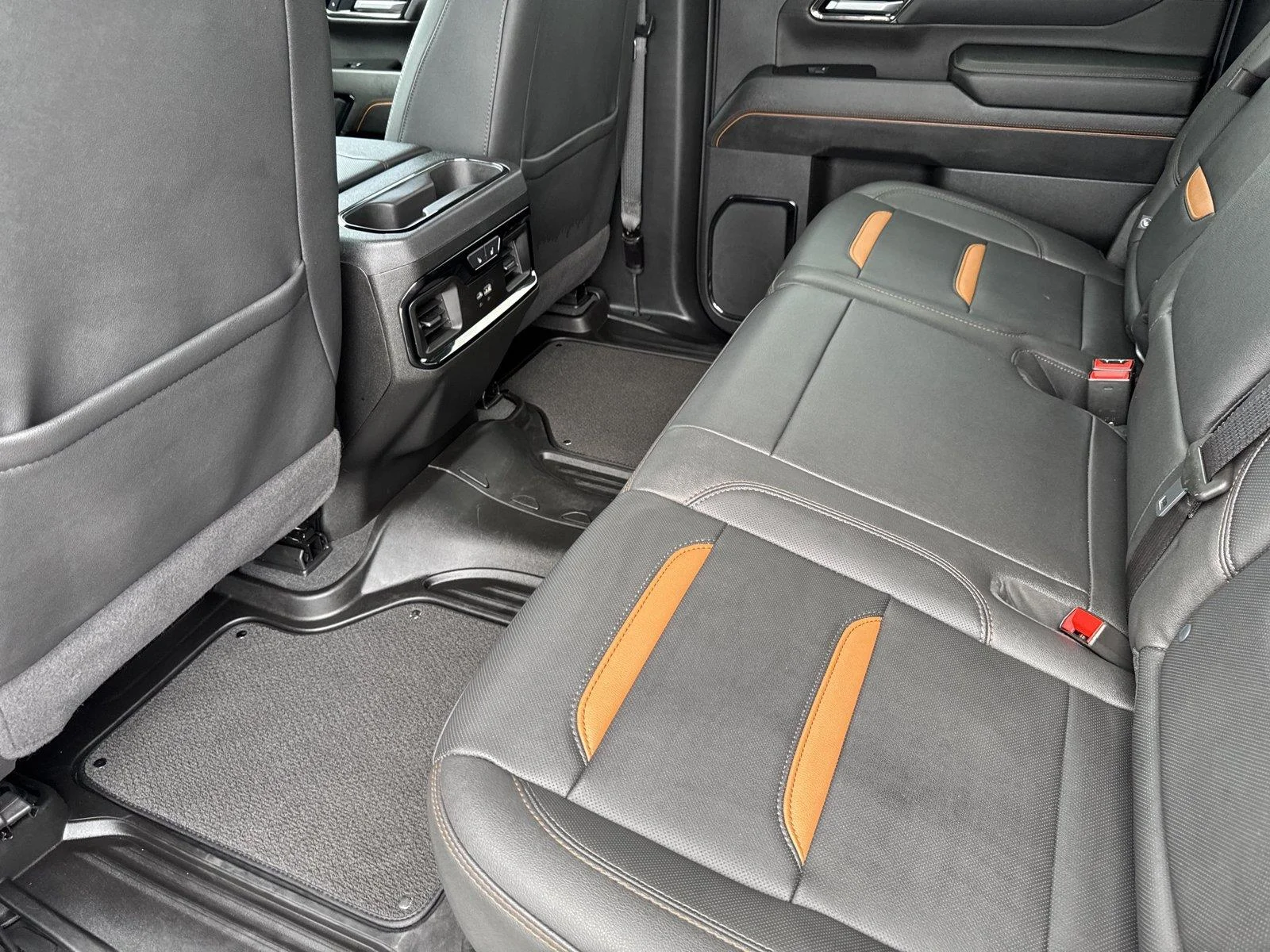 Used 2025 Sterling Metallic GMC AT4 image 31
