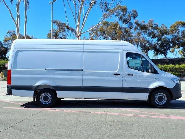 New 2025 Arctic White Mercedes-Benz Cargo 170 WB image 22
