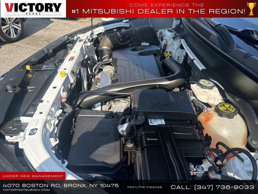 Used 2023 White Chevrolet LT image 31
