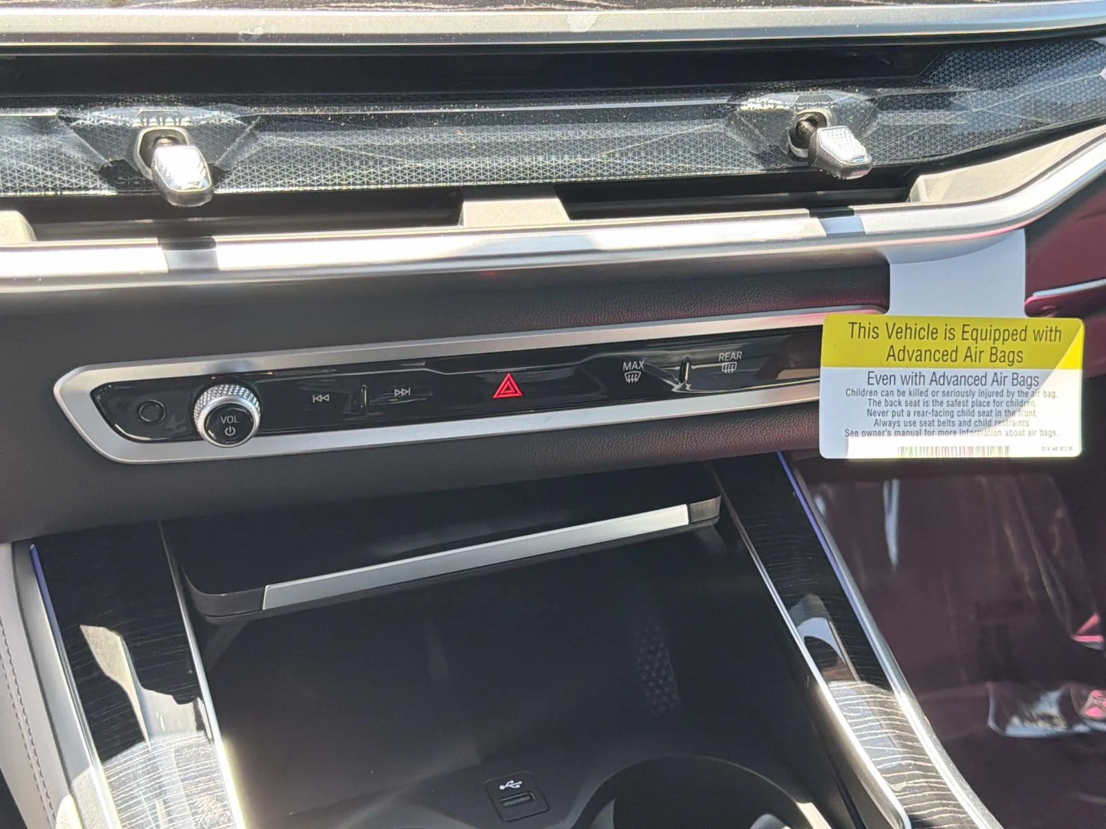 New 2026 Mineral White Metallic BMW xDrive50e Plug-In Hybrid image 25
