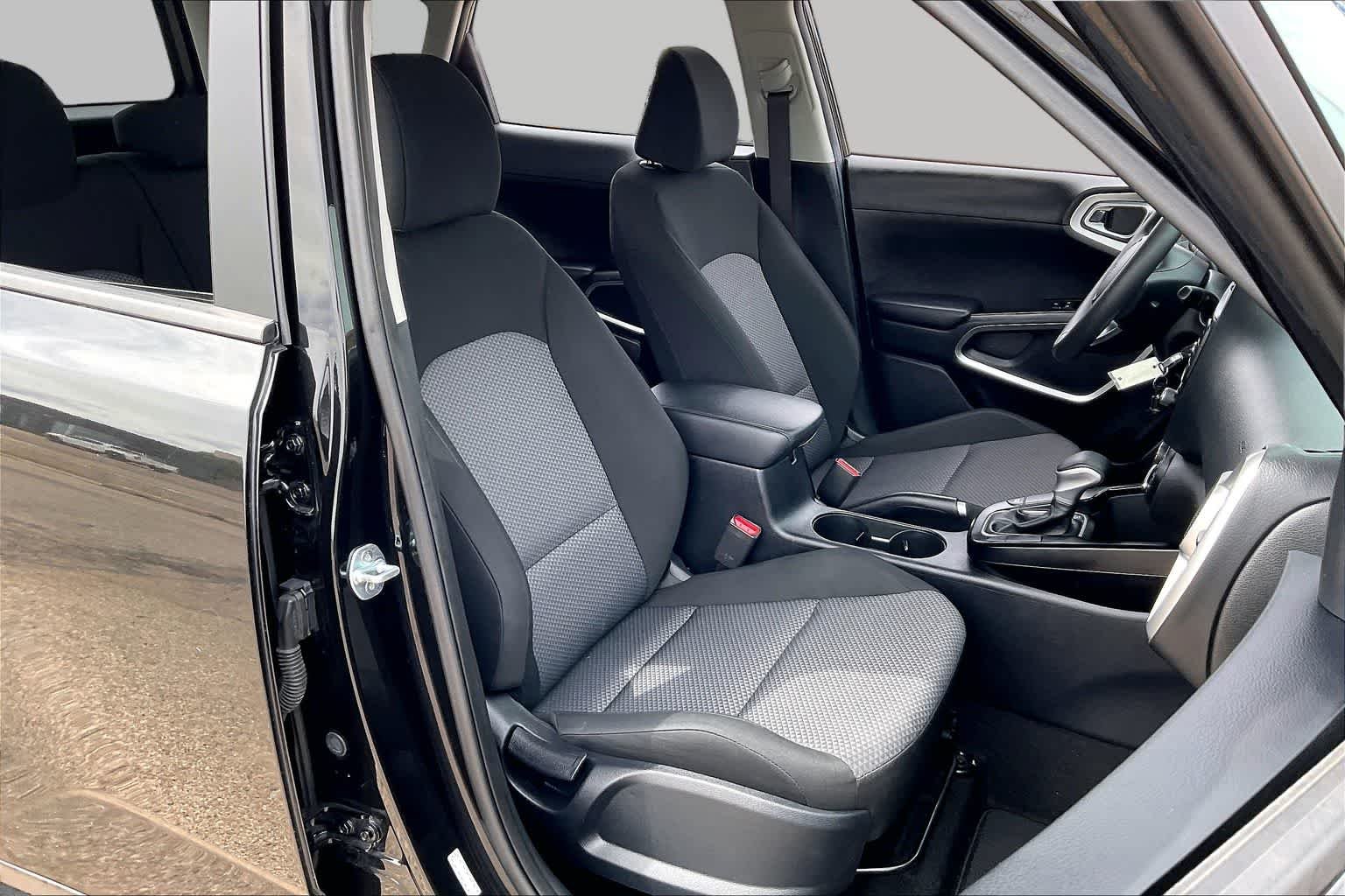 Used 2024 Fusion Black Kia LX image 9