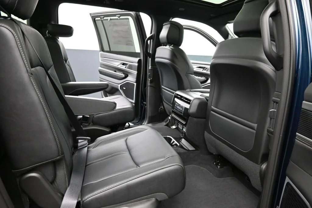 New 2026 Fathom Blue Pearl-Coat Exterior Paint (Late Availability) Jeep Limited Reserve image 44