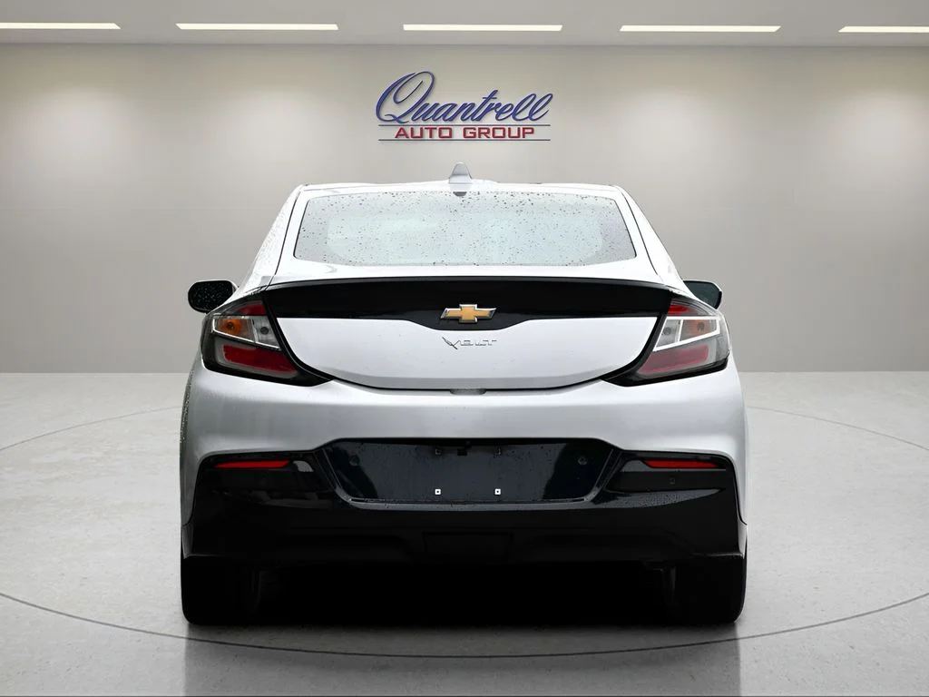 Used 2018 Silver Ice Metallic Chevrolet LT image 5