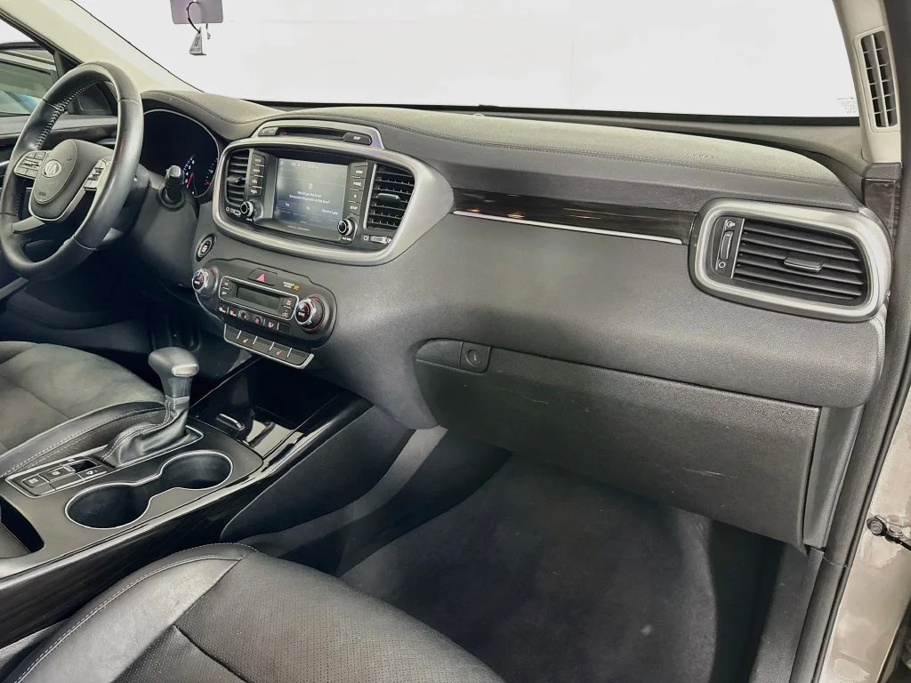 Used 2019 Silver Kia EX image 37