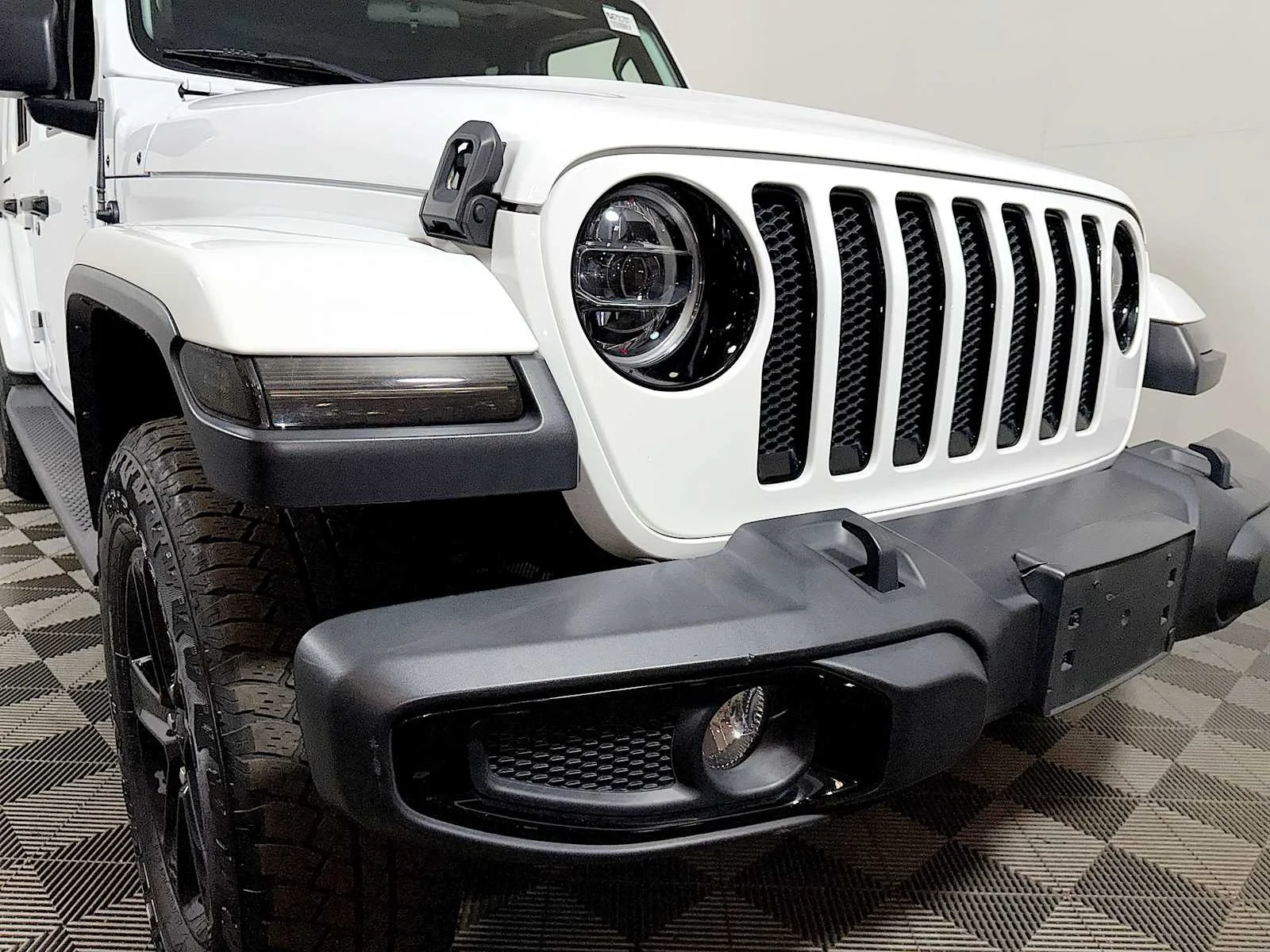 Used 2021 Bright White Clearcoat Jeep Unlimited Sahara Altitude image 24