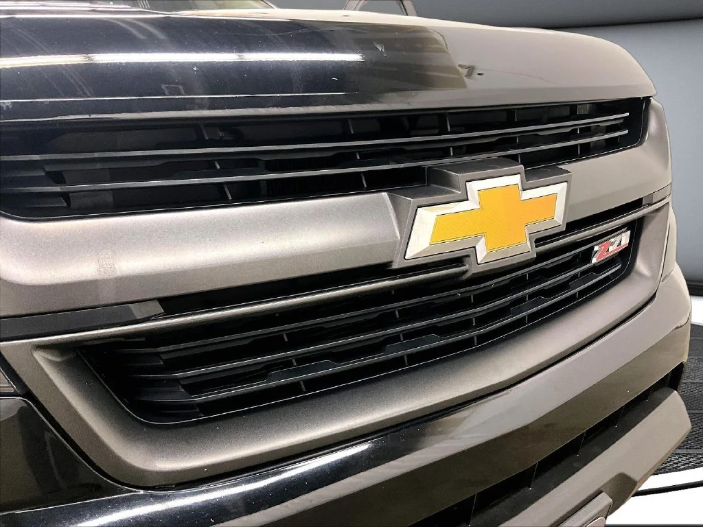 Used 2020 Black Chevrolet Z71 image 32