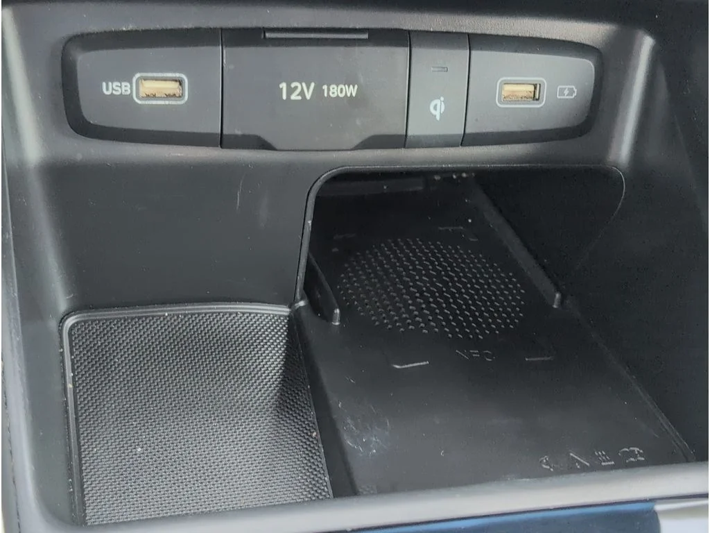 Used 2024 SILVER Hyundai SEL AWD image 17