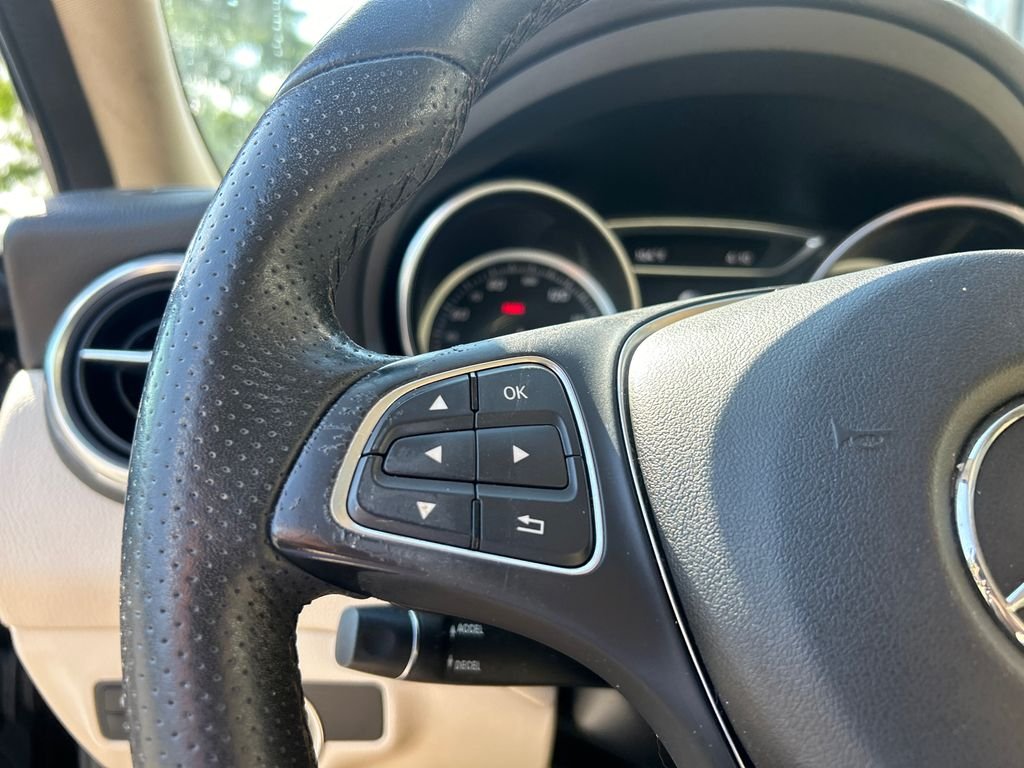 Used 2018 Black Mercedes-Benz GLA 250 image 12