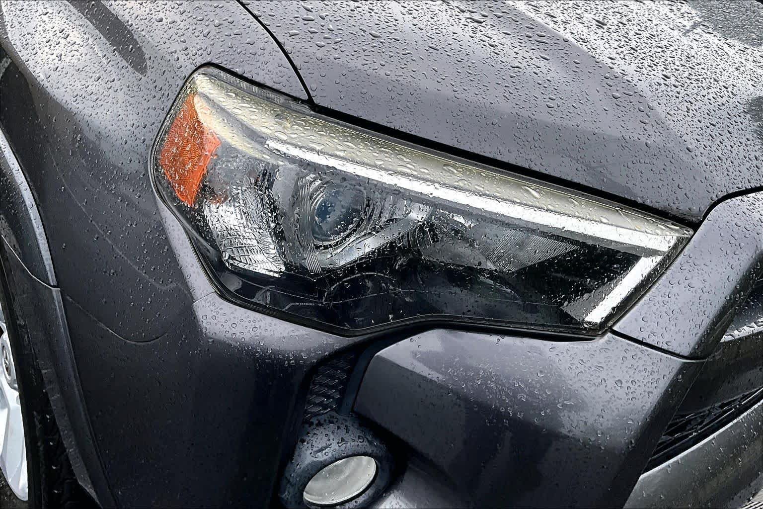 Used 2016 Magnetic Gray Metallic Toyota SR5 image 27