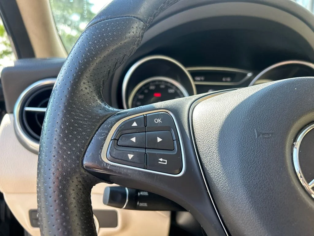Used 2018 Black Mercedes-Benz GLA 250 image 12