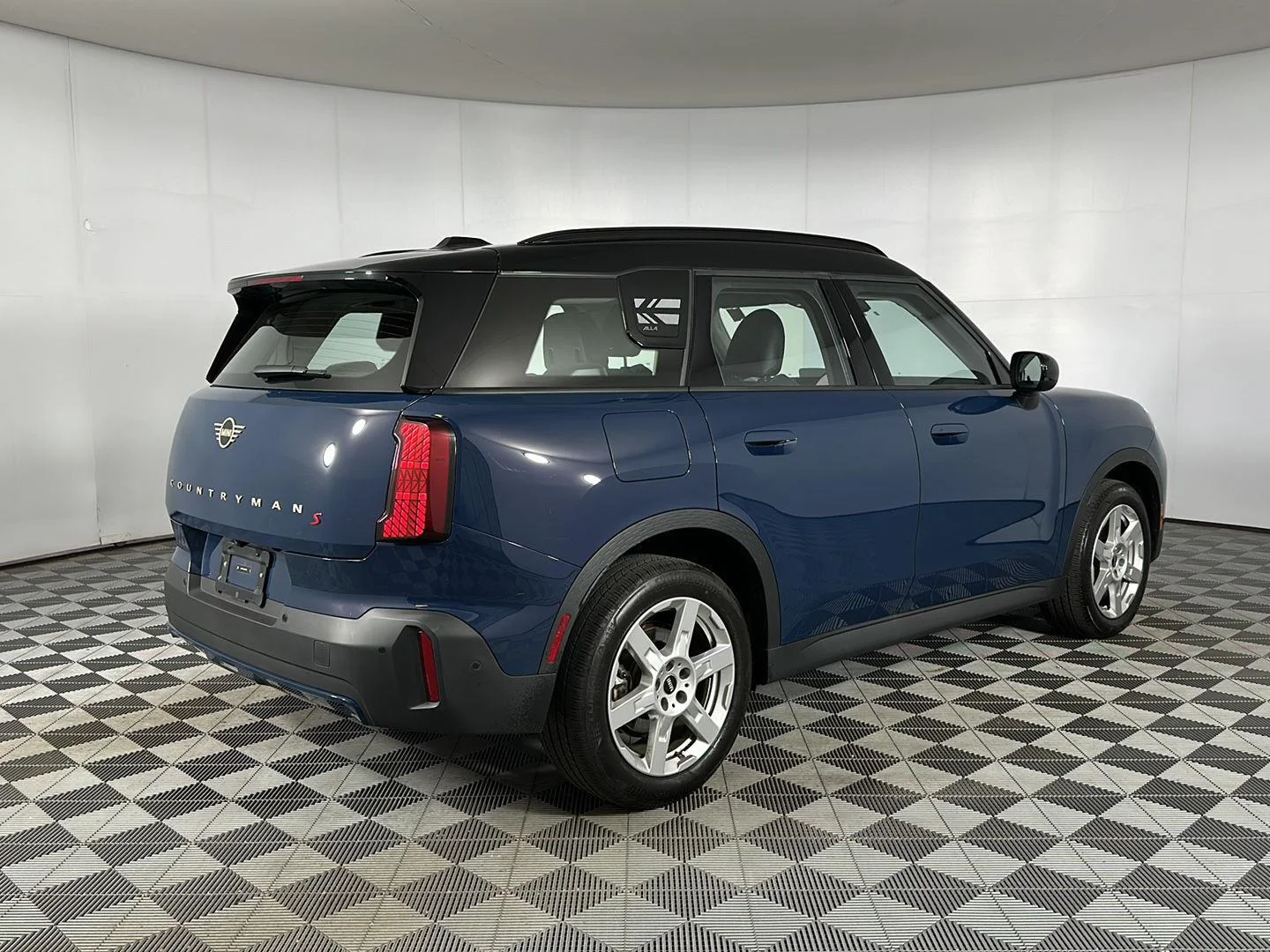 Used 2025 Indigo Sunset Blue Metallic MINI S image 24