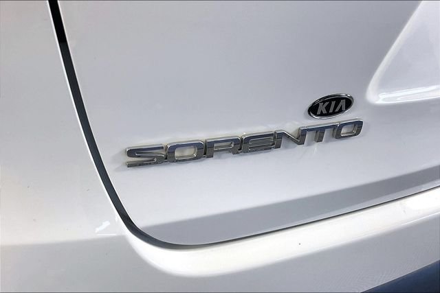 Used 2017 White Kia LX image 22