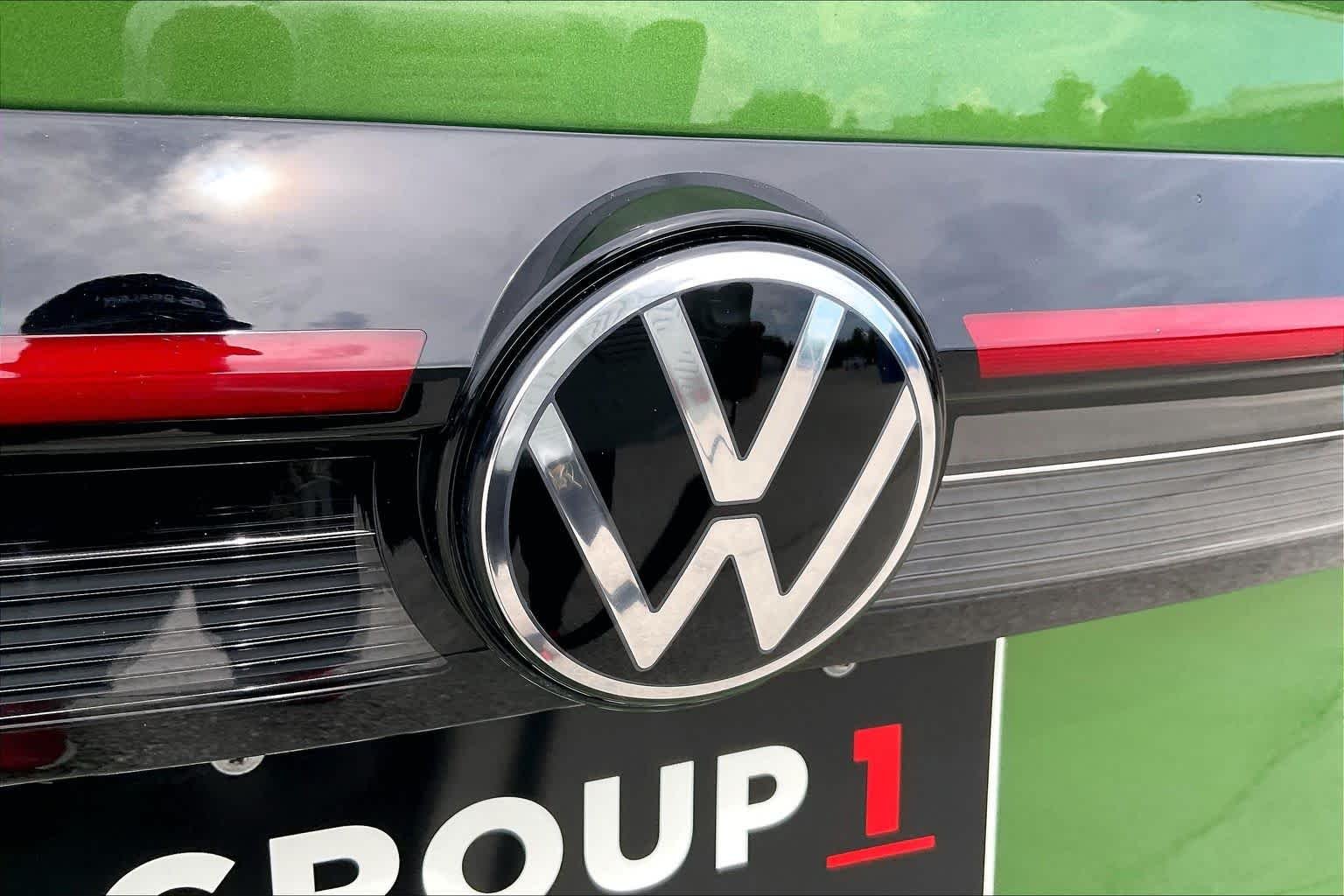 Used 2025 Bright Moss Green w/ Deep Black Roof Volkswagen SE Black image 30