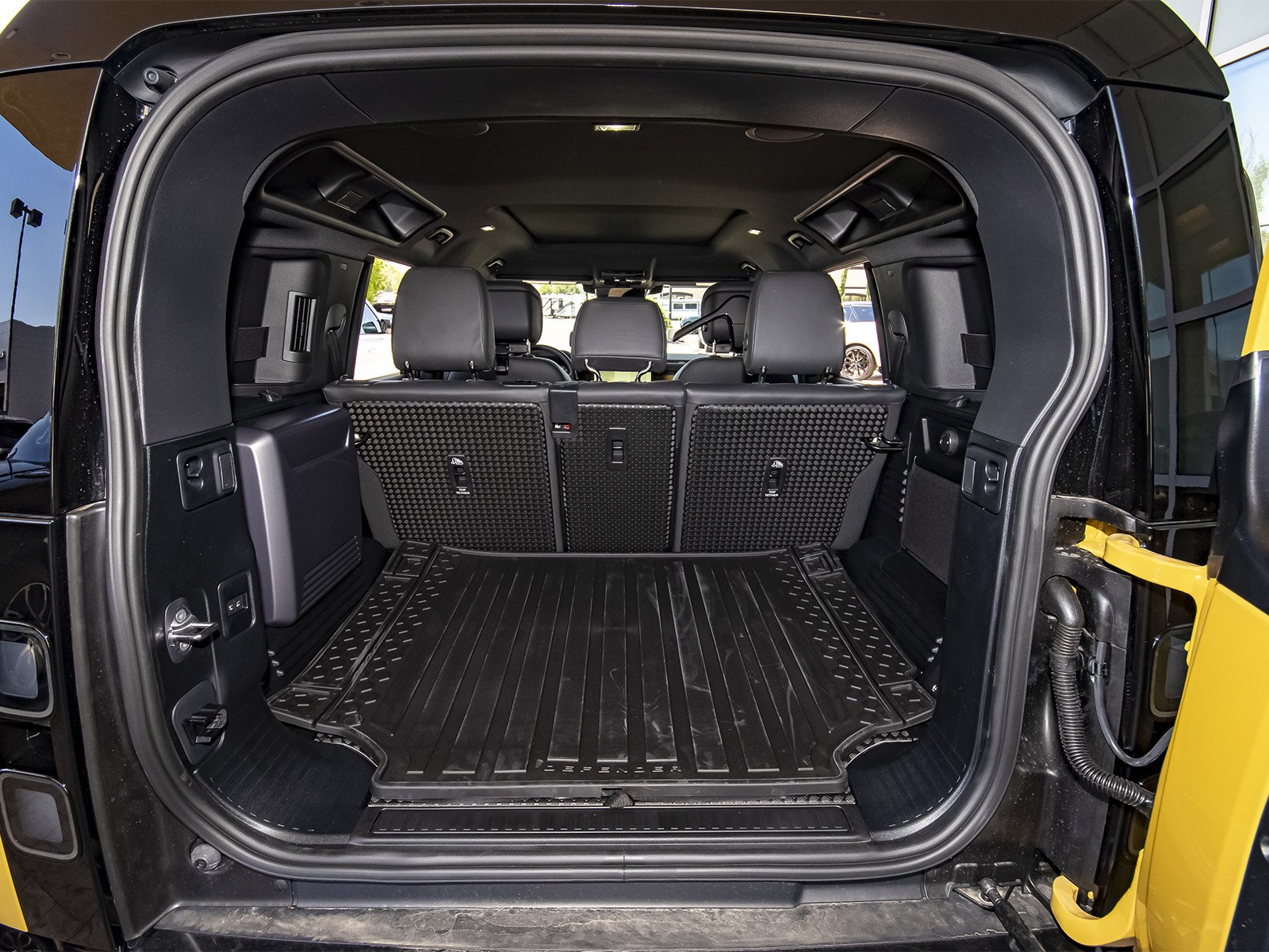 New 2026 Deep Sandglow Yellow Land Rover  image 52
