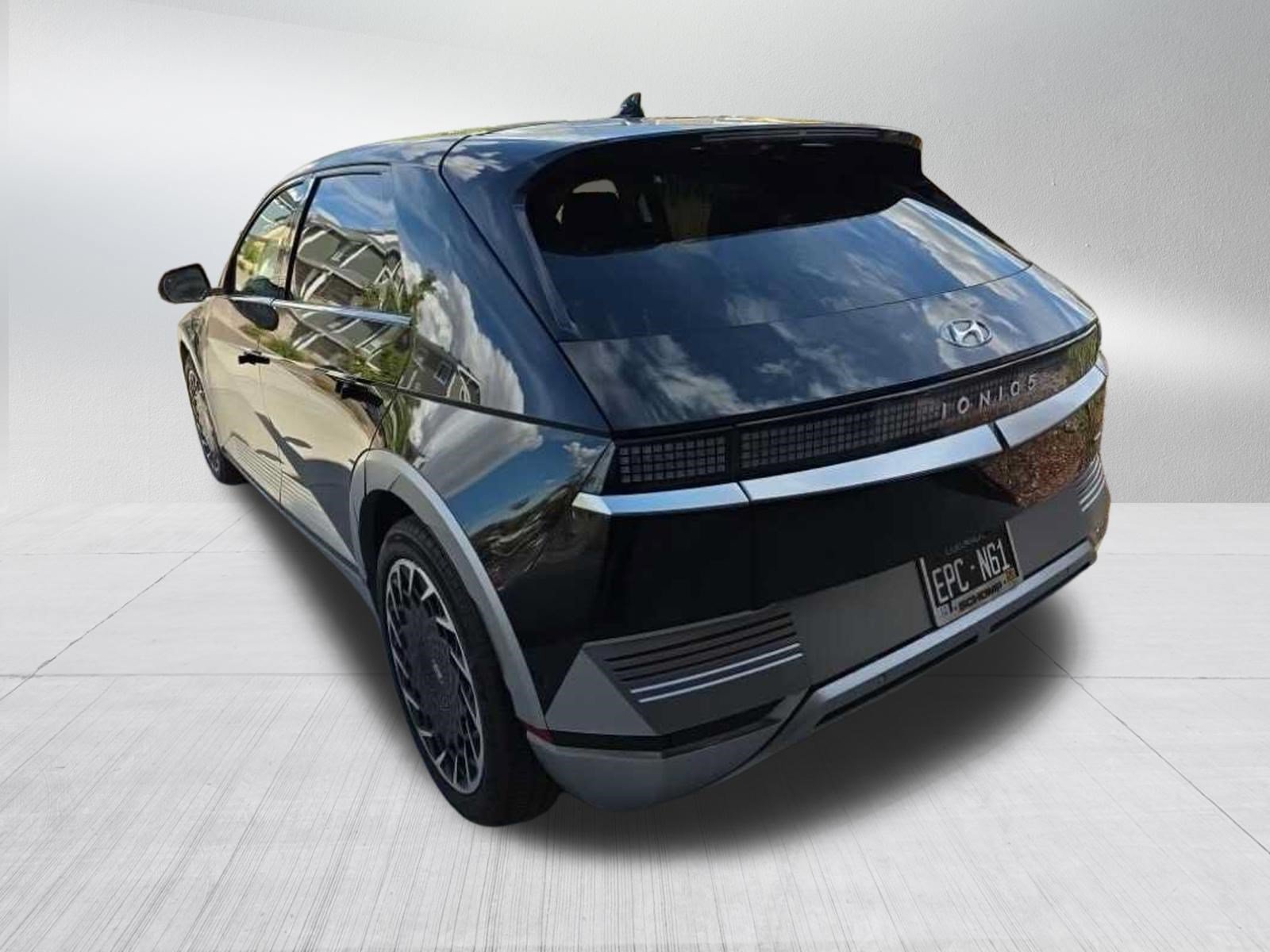 Certified Used 2024 Abyss Black Hyundai Limited image 6