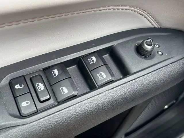 Used 2025 White Jeep Limited image 27