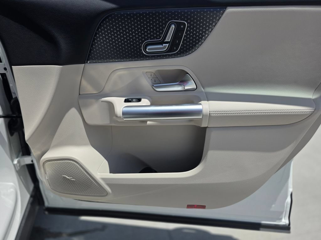 New 2026 Polar White Mercedes-Benz GLA 250 image 49