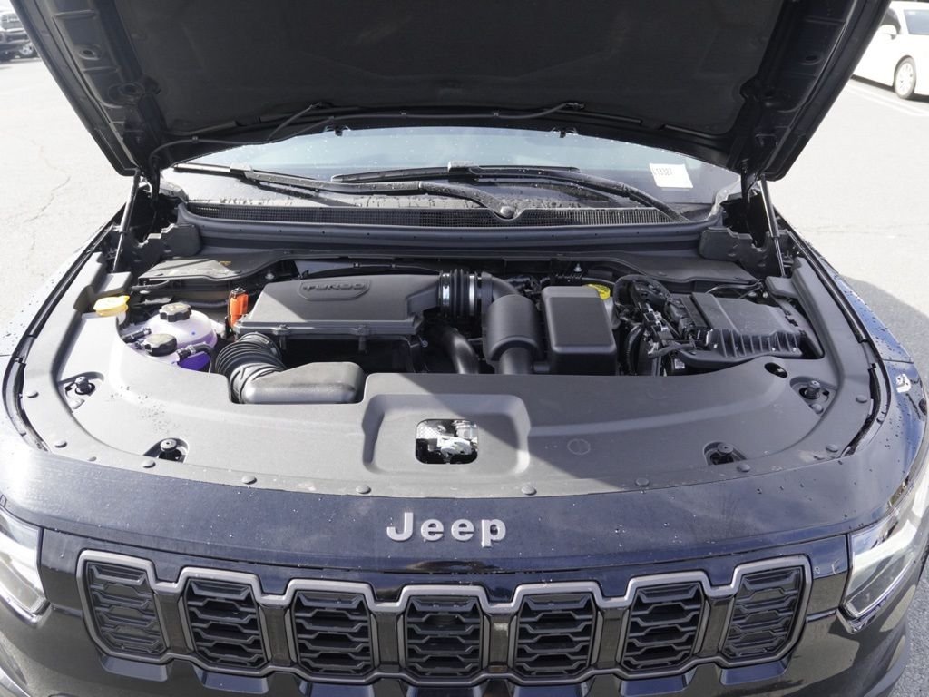 New 2026 Diamond Black Crystal Pearl-Coat Exterior Paint Jeep Limited image 26