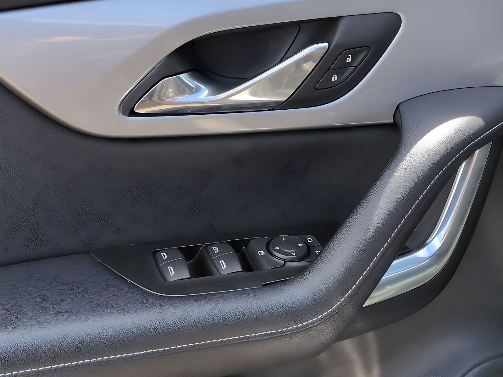 Used 2025 Sterling Gray Metallic Chevrolet 2LT image 24